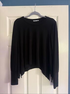 UEU - Vince Black Long-Sleeve Crewneck Top with Asymmetrical Hem